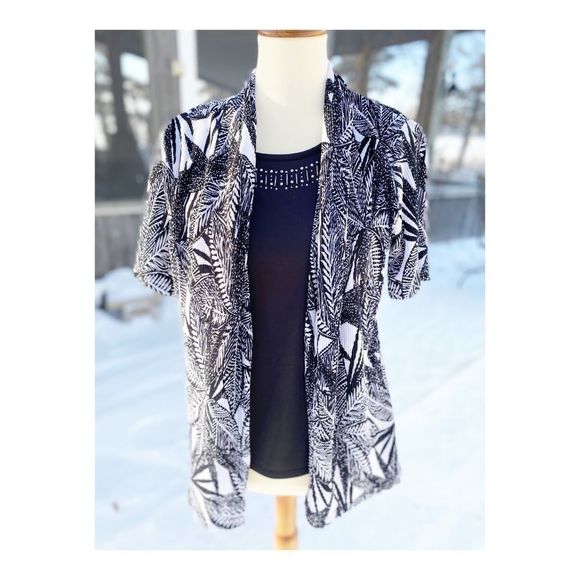 Classic Editions Women’s Twin Set Tee Shirt Black White Crinkle Stretch Sz S - Picture 3 of 9